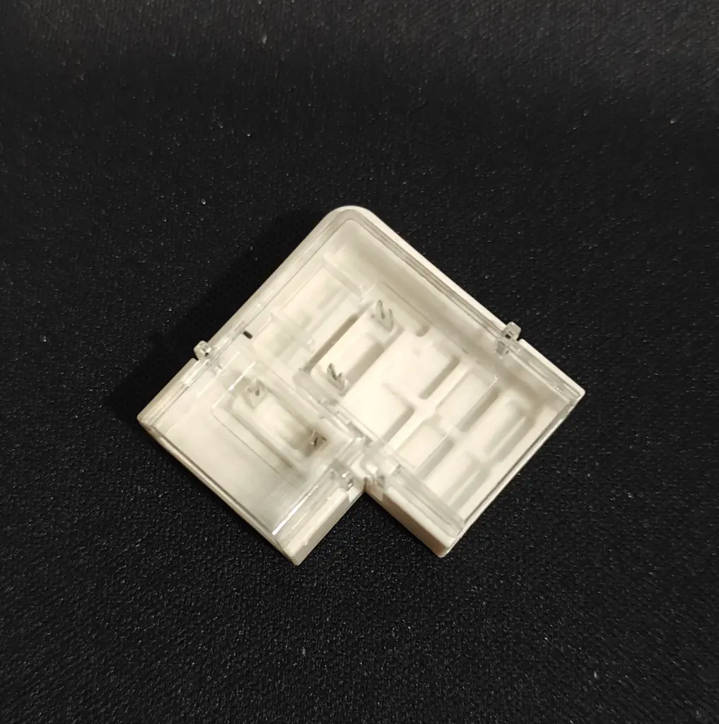 L connectors for strips
